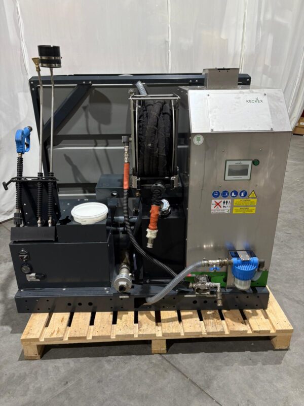 Fahrzeugaufbau UNIVERSAL / WEEDEX-M20 Vorführmaschine